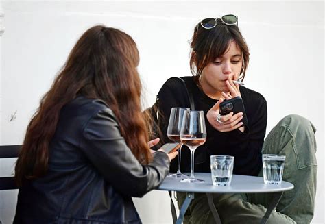 Jenna Ortega's mom posts about smoking after star seen with cig