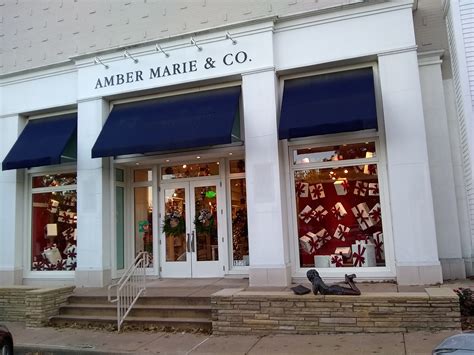 Amber Marie & Co. offers exclusive Holiday décor – The TCC Connection
