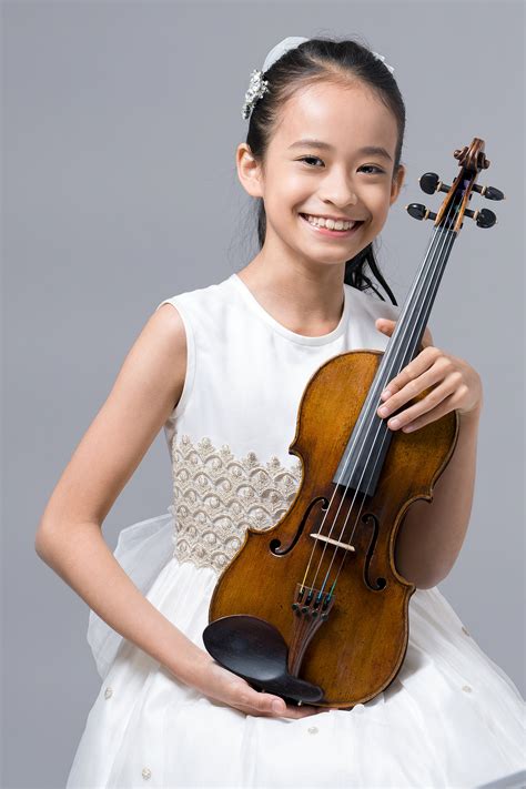 PROFILE-En | 妃鞠 HIMARI | Violin - オフィシャルサイト