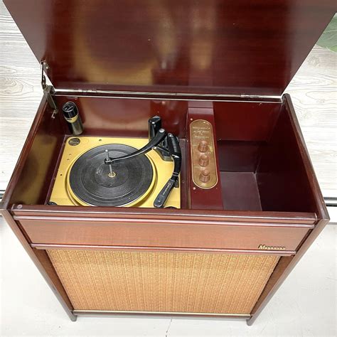 CUSTOM ORDER: MAGNAVOX HiFi Record Player Changer The... – The Vintedge Co.