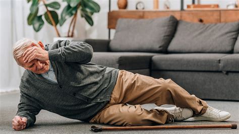 Quedas De Idosos - O que fazer para prevenir quedas em idosos?