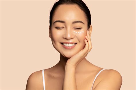 ways   skin tone naturally ren clean skincare