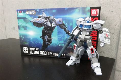 Flame Toys Furai Model IDW Ultra Magnus Packaging & Sample ...