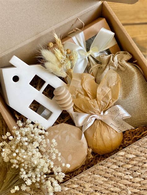 #gift #box | Рождественские коробки, Корзина с подарками, Тематические ...