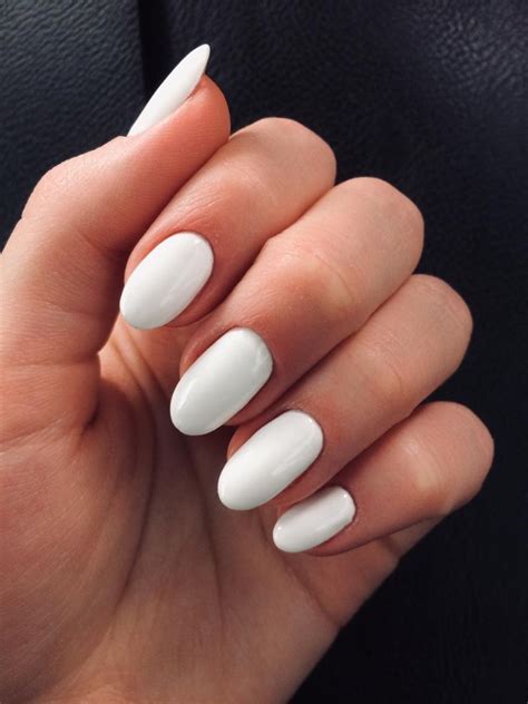 White oval nails – Artofit