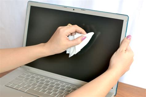 Cleaning: How To Clean A Laptop Screen