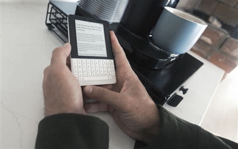 The Minimal Phone hits Indiegogo for $350 and up (E Ink phone with a ...