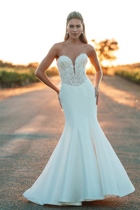Our Bridal Gowns — The Bridal Shoppe
