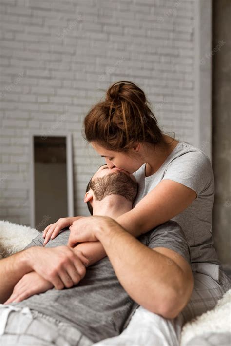 Romantic Couple Hug Images - Infoupdate.org