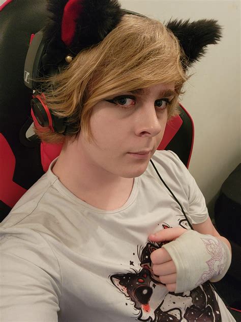 Happy New Years from a femboy gamer : r/femboy