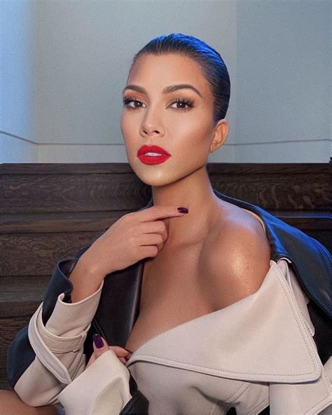 Kourtney Kardashian - Personal Pics 02/01/2019 • CelebMafia