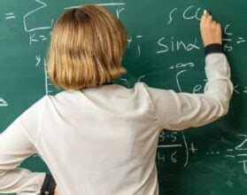 Quanto Ganha Um Pedagogo Hospitalar? - Escola Educação