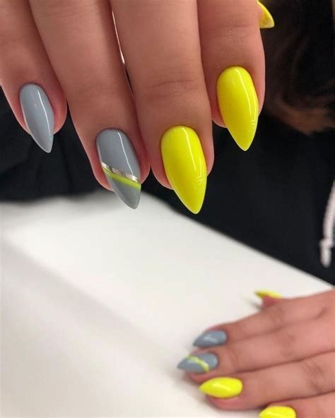 Pin by Sylwia Pieczynska on Paznokcie | Summer acrylic nails, Almond ...