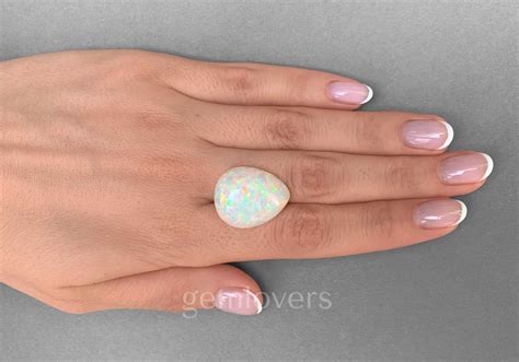 Белый опал формы груша 23.1 карат купить по доступной цене | Gem Lovers
