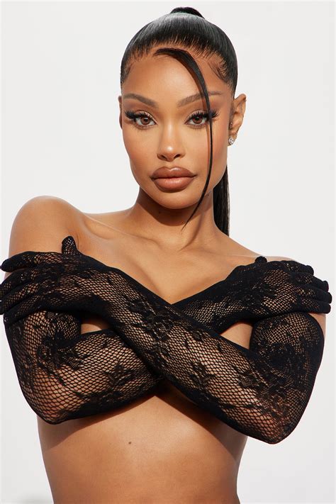 Sultry Touch Lace Gloves - Black | Fashion Nova