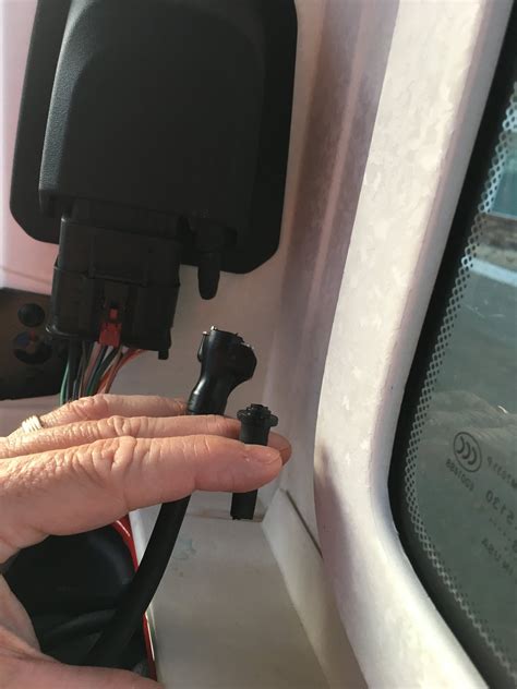 JL rear window washer hose connector | Jeep Wrangler Forums (JL / JLU