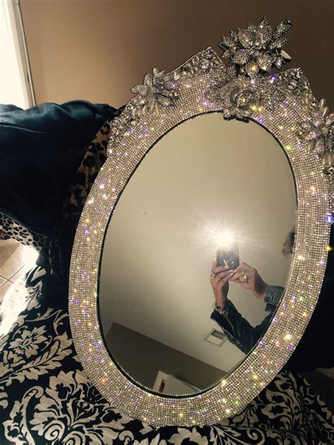 20 Photos Elevating Your Space with Luxurious Wall Mirrors