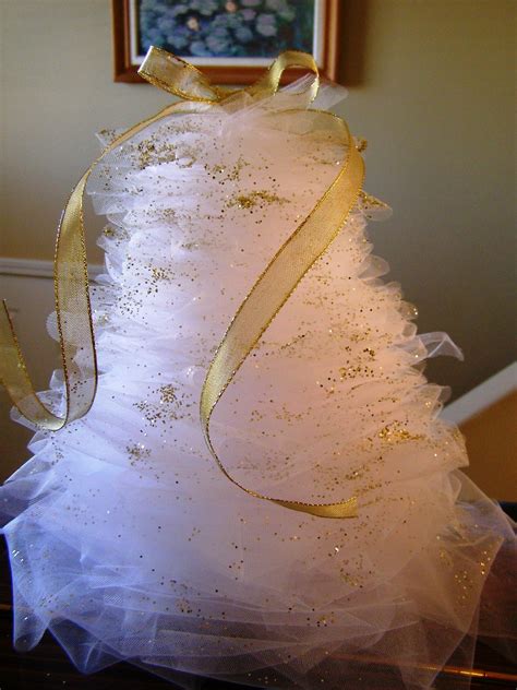 Busy Lizzy's: Tulle Christmas Tree