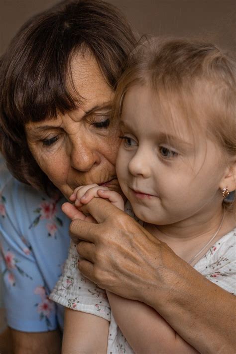 Бабушка с внучкой,старшее поколение,у бабушки, любовь к детям,семья ...