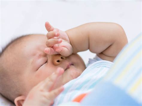 Your Baby Keeps Rubbing Eyes? Here's What to Know.