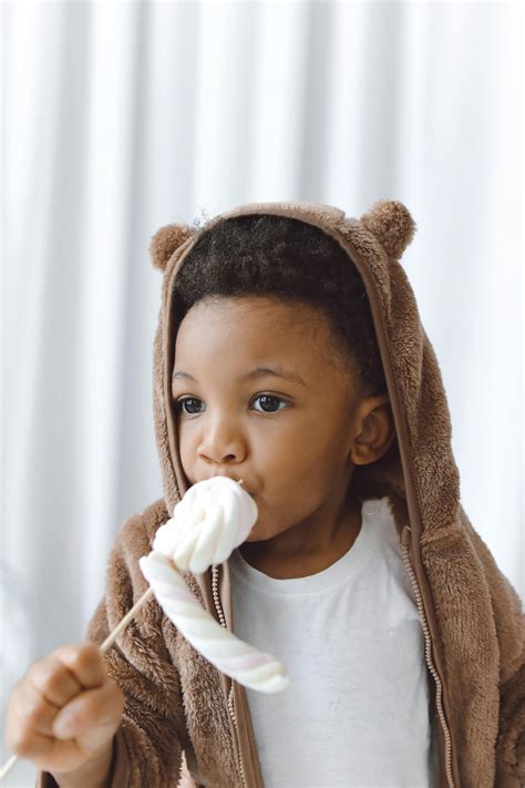 Eating Candy Photos, Download The BEST Free Eating Candy Stock Photos ...