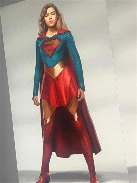 تصاویر و ویدیو فیلم Supergirl از لباس سوپرگرل رونمایی می‌کند - زومجی