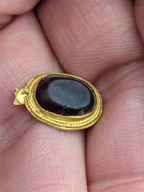 Antiques Atlas - Anglo Saxon Gold And Garnet Pendant as1094a128