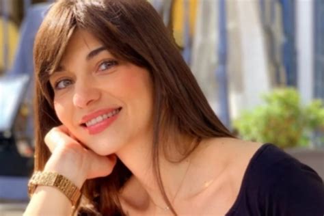 Голо стомаче и изглед на тинејџерка: Елена Стојановска е женска ипол на ...