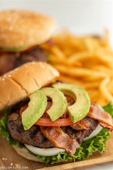 Grilled Avocado Bacon Burger - grillonadime.com