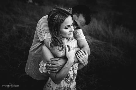 Intimate Couple Portraits in a Field | Wedding Photographer