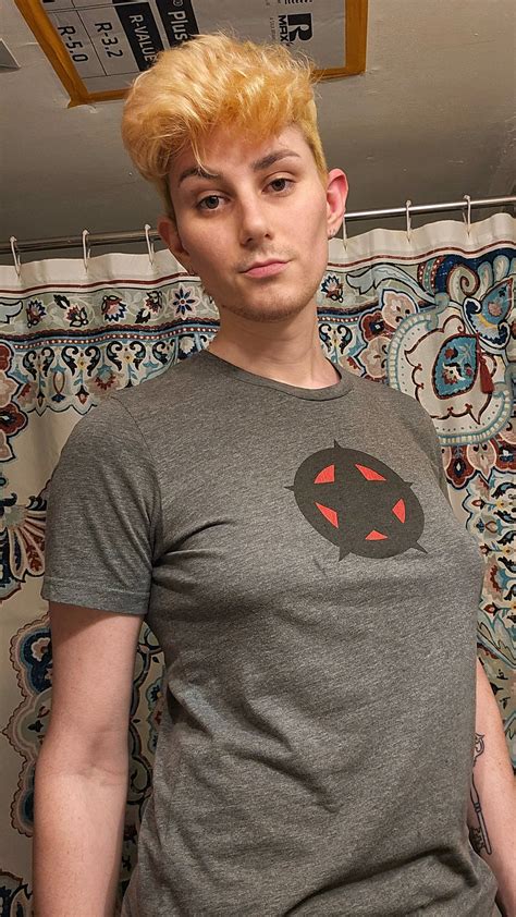 Bleached my hair again and bit my lip and now the twink vibe is out of