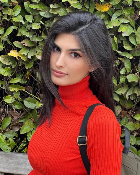 modest yael : r/YaelCohen