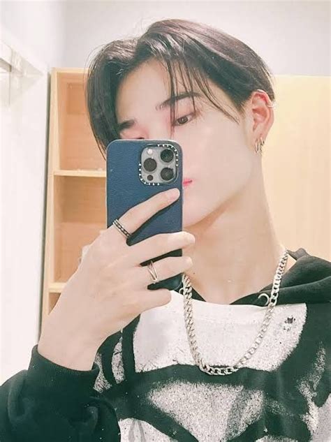Ni-ki mirror selca #NIKI #니키 #西村 力 #ENHYPEN #엔하이픈 Charmed Characters ...