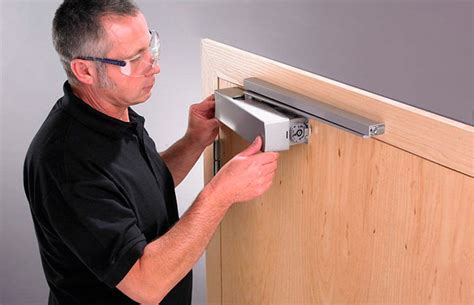 Установка доводчика abloy на дверь - 95 фото
