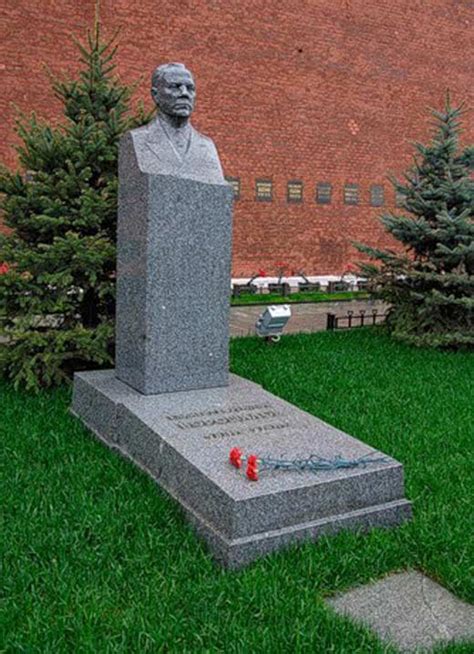 Климент Ворошилов - биография, новости, личная жизнь, фото, видео ...