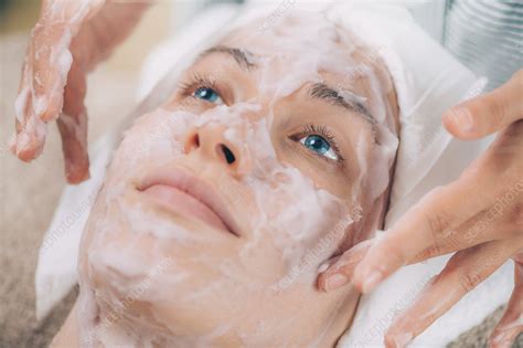 Face calming mask - Stock Image - F031/0511 - Science Photo Library