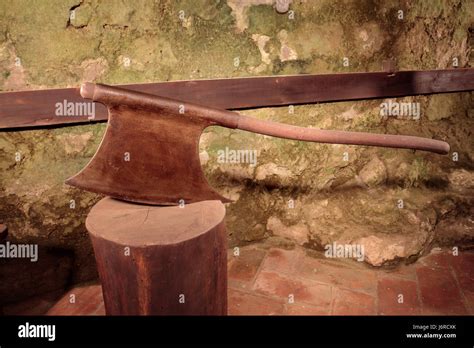 executioners axe  display   dungeon   castle  eger