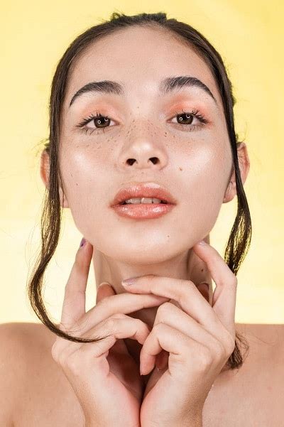 L'highlighter : l'incontournable pour un teint illuminé