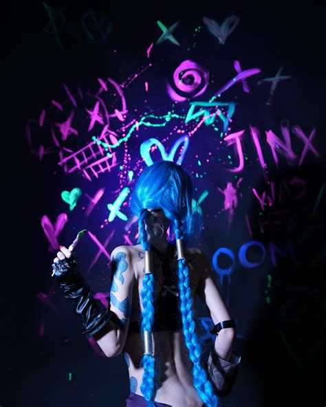 Косплей известной преступницы Jinx (при рождении Powder) из Arcane и