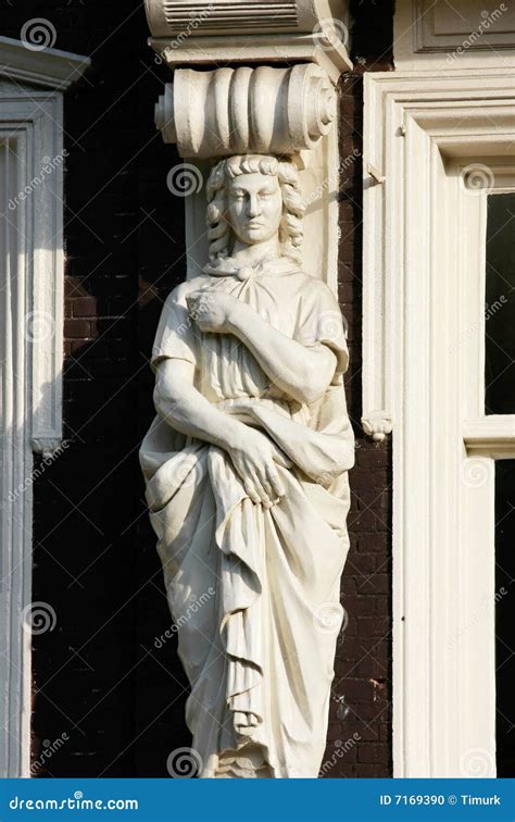 Caryatid fotografia stock. Immagine di greco, mattone - 7169390