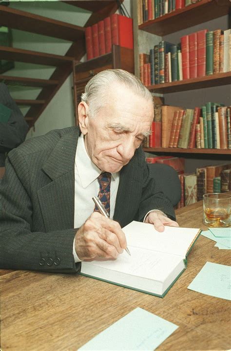 Poemas de João Cabral de Melo Neto arrastam um mar de sentimentos - Estadão