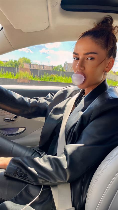 Loredana Zefi | Scrolller