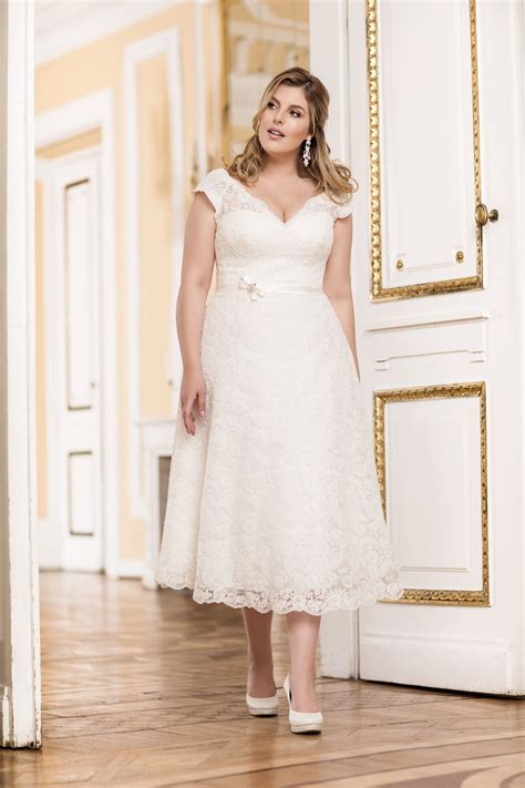 Curvy Brautkleid kurz Plus size Mode de Pol | Brautmode, Brautkleid