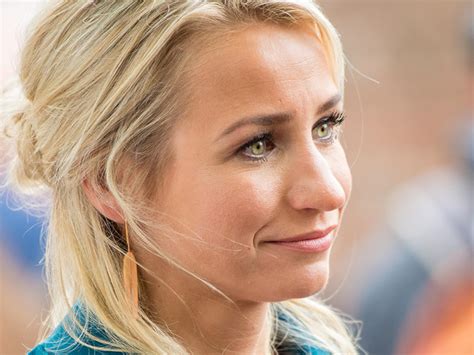 Dionne Stax na bevalling van dochtertje: ‘Voel een en al liefde’