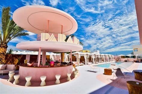 PARADISO Ibiza Art Hotel: Miami-Deco candy-coloured design