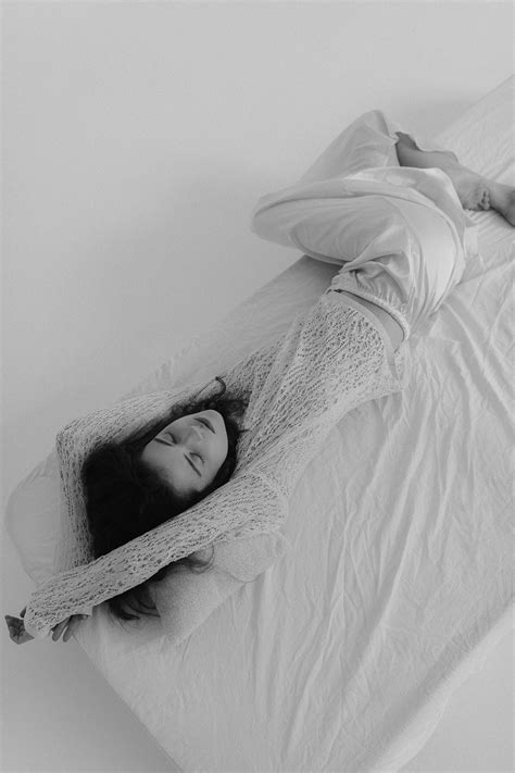 Sleeping Naked Woman Photos, Download The BEST Free Sleeping Naked