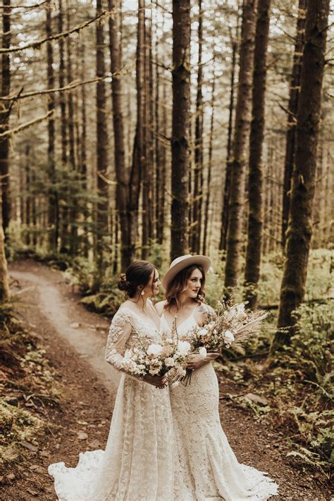 ROMANTIC STYLED WEDDING IN ALENA LEENA AND LAUDAE GOWNS｜a&bé bridal shop