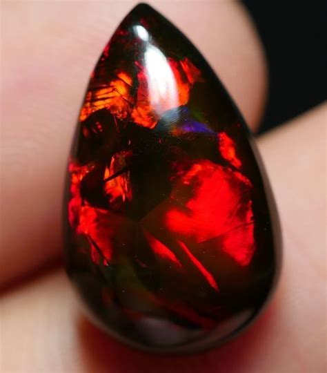 Опал, Эфиопия | Crystals and gemstones, Stones and crystals, Minerals ...