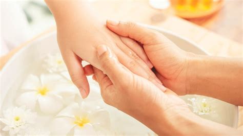 Scientists develop e-skin, claim it could give same sense of touch as ...