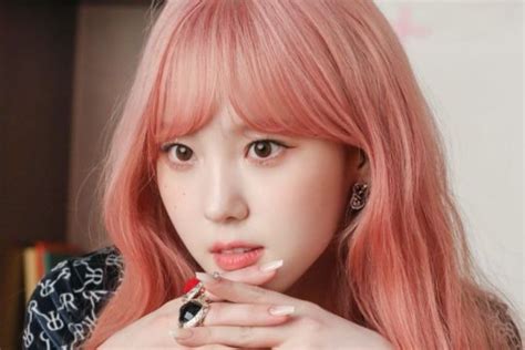 female  pop idols   impossibly good  pink hair soompi
